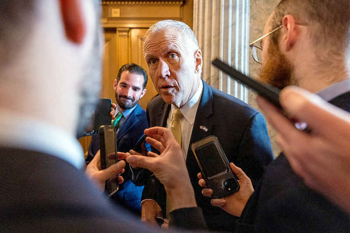 Senate pushes ahead  on Trump tax cuts